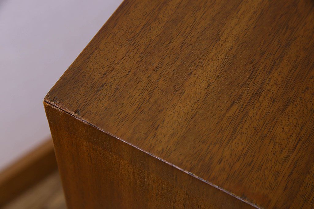 ビンテージ家具　北欧ビンテージ　上品な印象のサイドボード(サイドキャビネット)