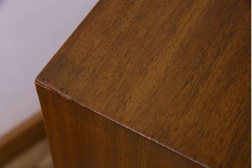 ビンテージ家具　北欧ビンテージ　上品な印象のサイドボード(サイドキャビネット)