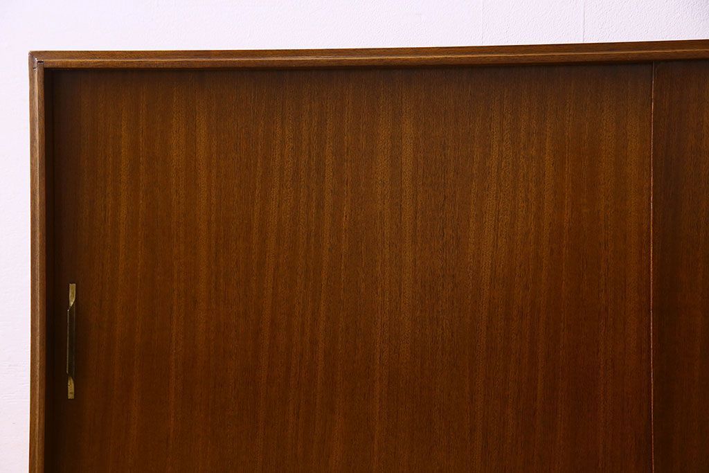 ビンテージ家具　北欧ビンテージ　上品な印象のサイドボード(サイドキャビネット)