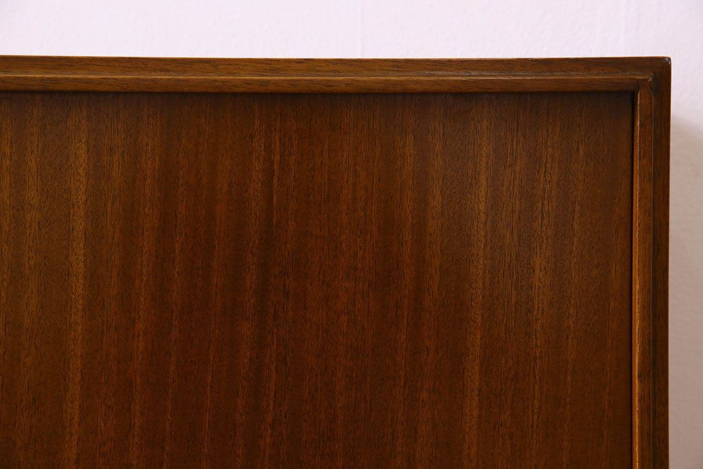 ビンテージ家具　北欧ビンテージ　上品な印象のサイドボード(サイドキャビネット)