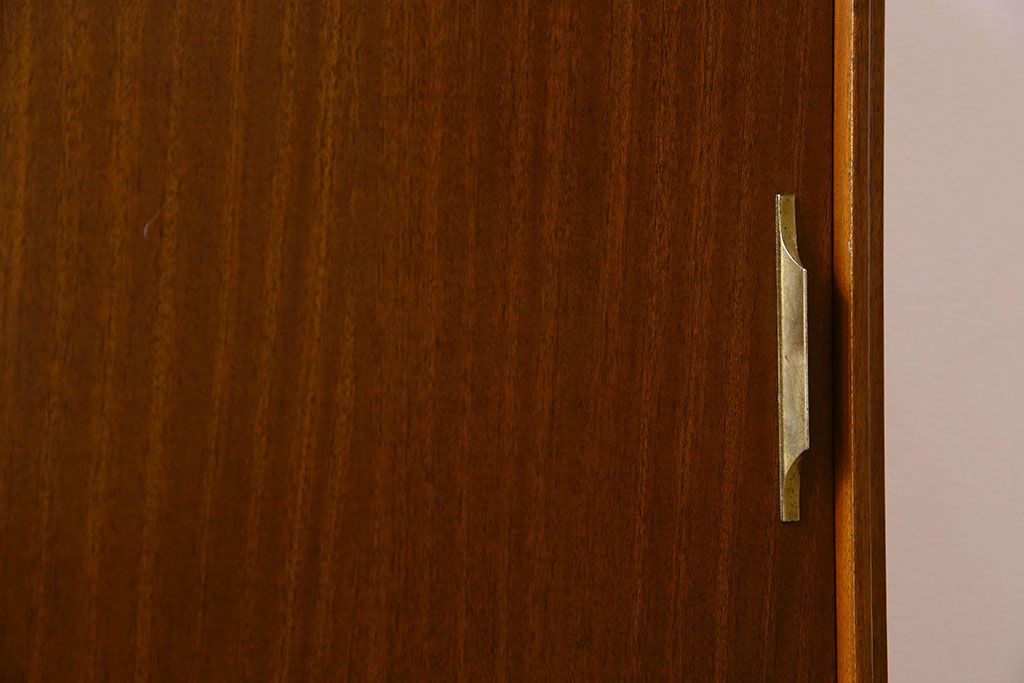 ビンテージ家具　北欧ビンテージ　上品な印象のサイドボード(サイドキャビネット)