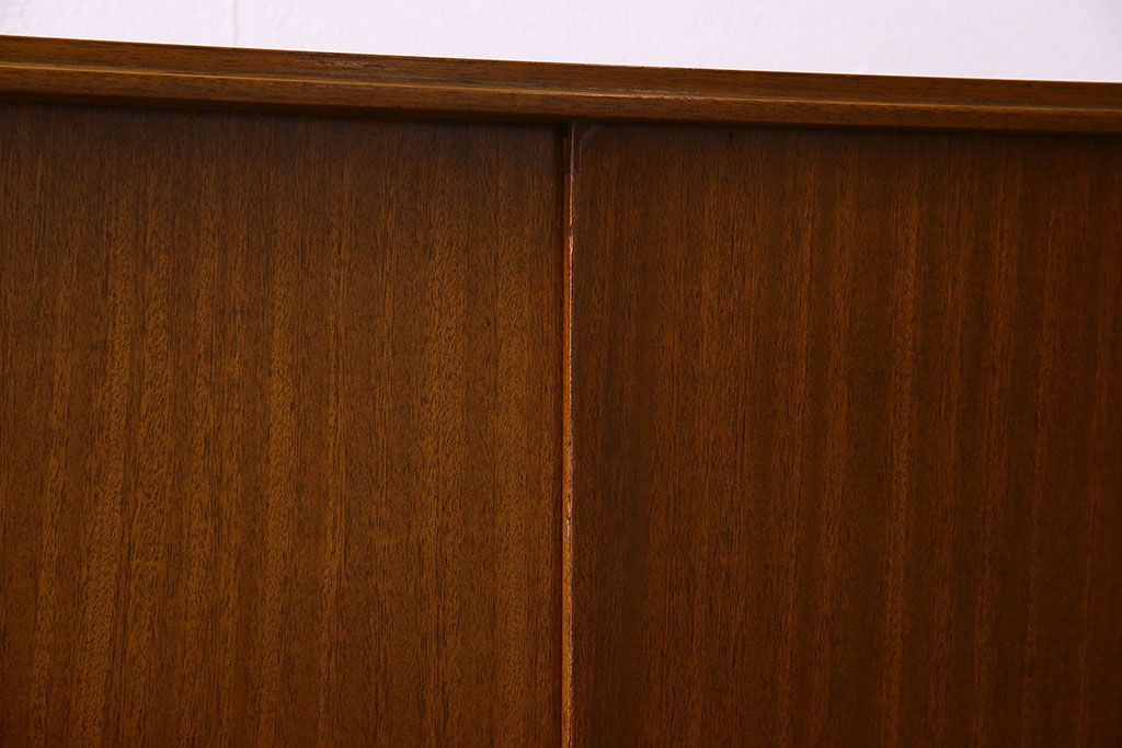 ビンテージ家具　北欧ビンテージ　上品な印象のサイドボード(サイドキャビネット)