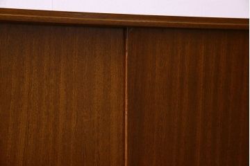 ビンテージ家具　北欧ビンテージ　上品な印象のサイドボード(サイドキャビネット)