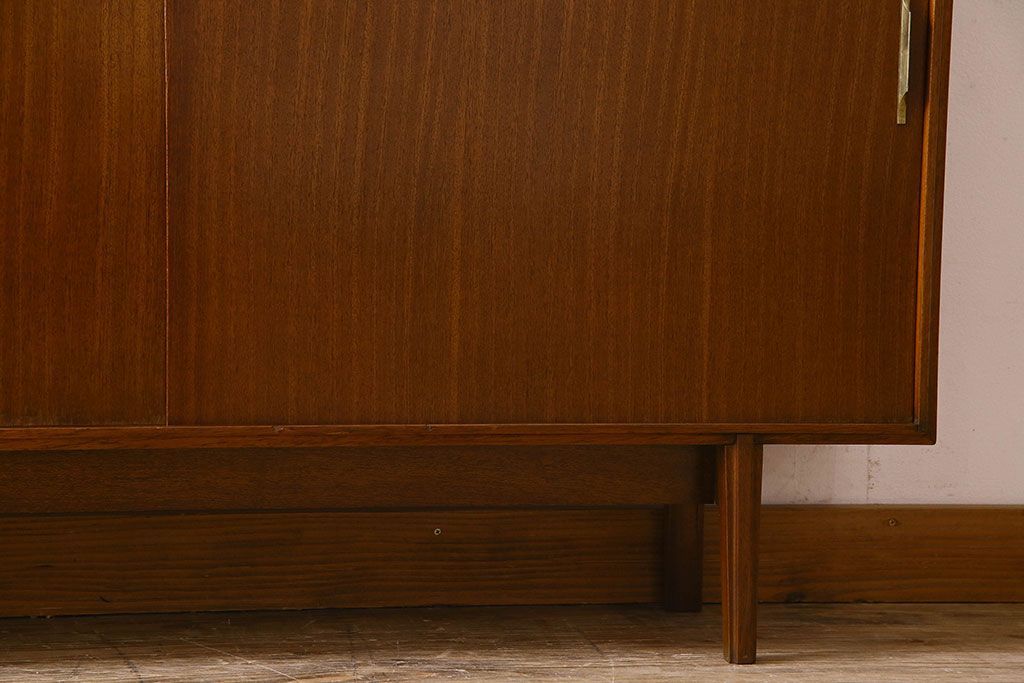 ビンテージ家具　北欧ビンテージ　上品な印象のサイドボード(サイドキャビネット)