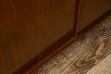 ビンテージ家具　北欧ビンテージ　上品な印象のサイドボード(サイドキャビネット)
