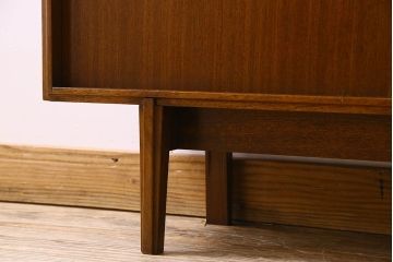 ビンテージ家具　北欧ビンテージ　上品な印象のサイドボード(サイドキャビネット)