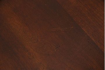 アンティーク家具　イギリスアンティーク　バーチ材　美しい脚のデザインのダイニングテーブル