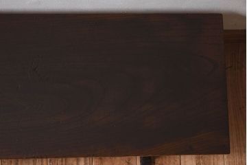 アンティーク雑貨　総ケヤキ材　天板一枚板!古い木の質感が味わい深い文机(1)