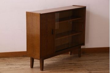 北欧家具　オーク材　温か味のあるデザインの収納棚(戸棚)