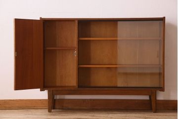 北欧家具　オーク材　温か味のあるデザインの収納棚(戸棚)