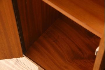 北欧家具　オーク材　温か味のあるデザインの収納棚(戸棚)