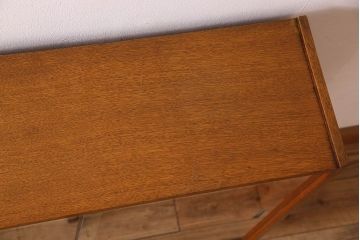 北欧家具　オーク材　温か味のあるデザインの収納棚(戸棚)