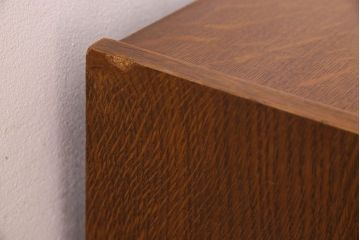 北欧家具　オーク材　温か味のあるデザインの収納棚(戸棚)