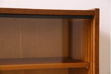 北欧家具　オーク材　温か味のあるデザインの収納棚(戸棚)