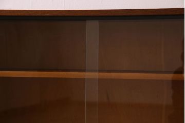 北欧家具　オーク材　温か味のあるデザインの収納棚(戸棚)