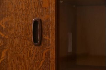 北欧家具　オーク材　温か味のあるデザインの収納棚(戸棚)