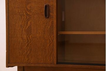 北欧家具　オーク材　温か味のあるデザインの収納棚(戸棚)