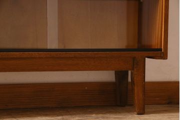 北欧家具　オーク材　温か味のあるデザインの収納棚(戸棚)