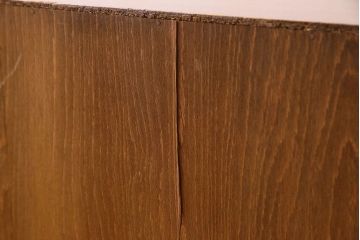 北欧家具　オーク材　温か味のあるデザインの収納棚(戸棚)