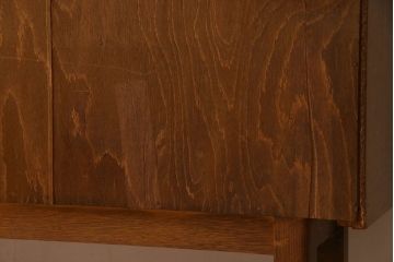 北欧家具　オーク材　温か味のあるデザインの収納棚(戸棚)