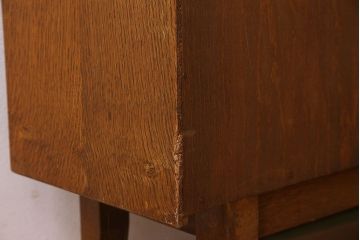 北欧家具　オーク材　温か味のあるデザインの収納棚(戸棚)