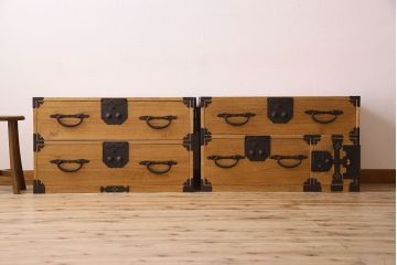 アンティーク家具　和製アンティーク　前面桐材の小振りな重ね二本松箪笥(衣装箪笥、桐箪笥、桐たんす)