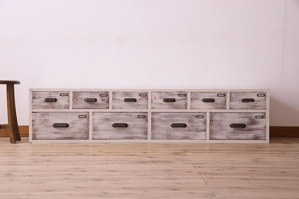 アンティーク家具　アンティークペイント　ネームプレート付き!シャビーなペイントがお洒落なローボード(ローチェスト)