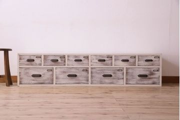 アンティーク家具　アンティークペイント　ネームプレート付き!シャビーなペイントがお洒落なローボード(ローチェスト)