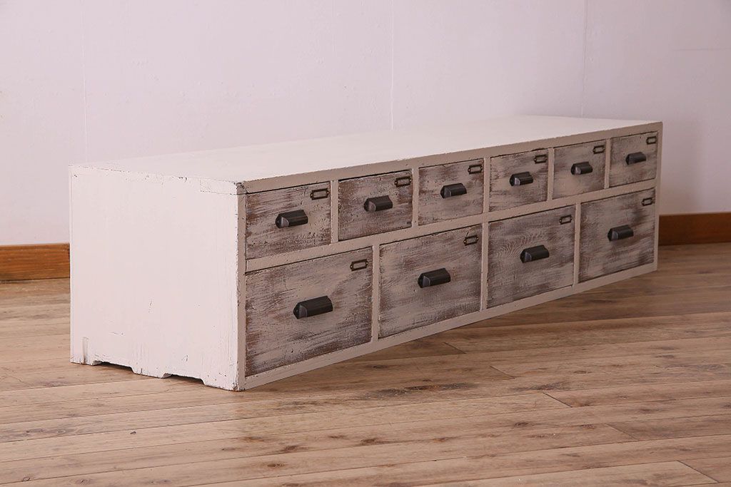 アンティーク家具　アンティークペイント　ネームプレート付き!シャビーなペイントがお洒落なローボード(ローチェスト)