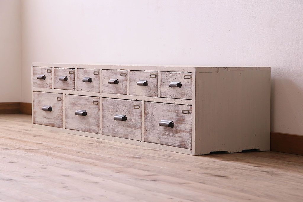 アンティーク家具　アンティークペイント　ネームプレート付き!シャビーなペイントがお洒落なローボード(ローチェスト)