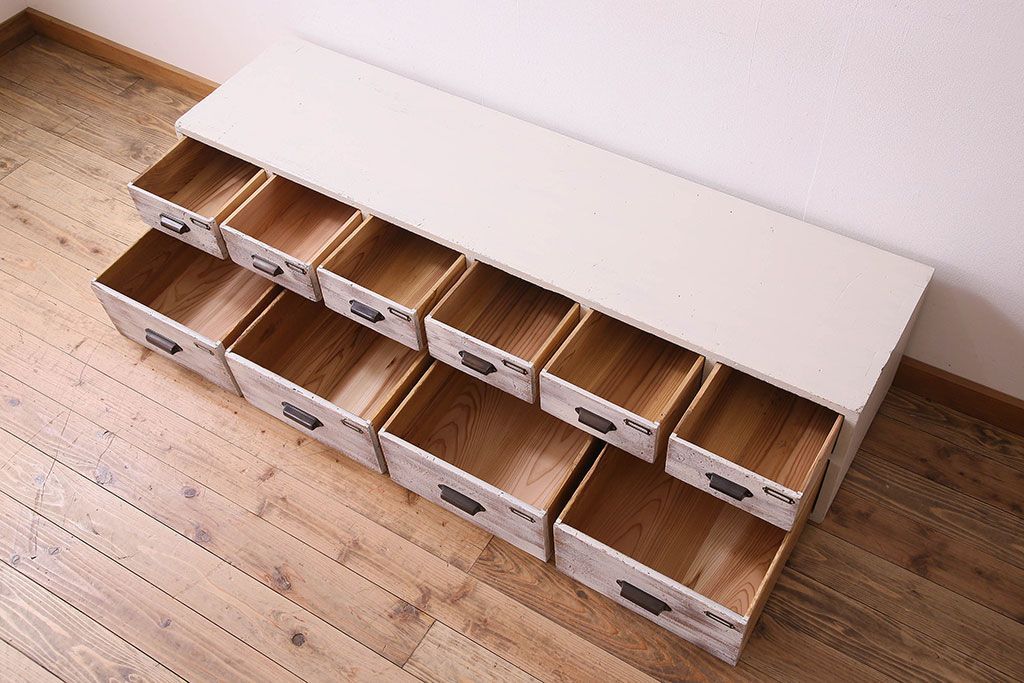 アンティーク家具　アンティークペイント　ネームプレート付き!シャビーなペイントがお洒落なローボード(ローチェスト)