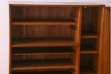 アンティーク家具　大正〜昭和期　大振りなサイズが魅力のシックな収納棚(下駄箱)
