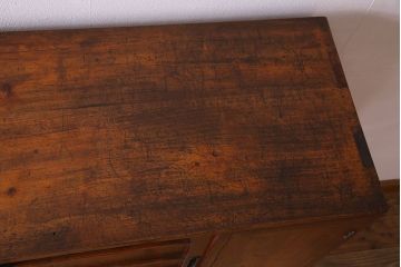 アンティーク家具　大正〜昭和期　大振りなサイズが魅力のシックな収納棚(下駄箱)