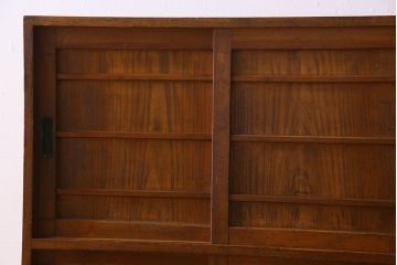 アンティーク家具　大正〜昭和期　大振りなサイズが魅力のシックな収納棚(下駄箱)