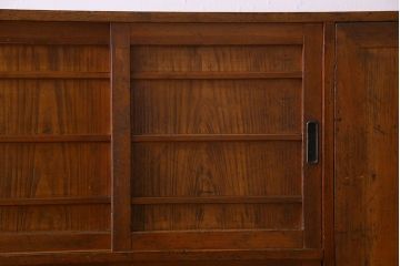 アンティーク家具　大正〜昭和期　大振りなサイズが魅力のシックな収納棚(下駄箱)