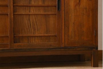アンティーク家具　大正〜昭和期　大振りなサイズが魅力のシックな収納棚(下駄箱)