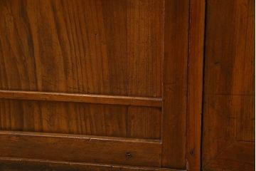 アンティーク家具　大正〜昭和期　大振りなサイズが魅力のシックな収納棚(下駄箱)