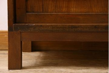 アンティーク家具　大正〜昭和期　大振りなサイズが魅力のシックな収納棚(下駄箱)