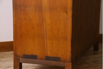 アンティーク家具　大正〜昭和期　大振りなサイズが魅力のシックな収納棚(下駄箱)