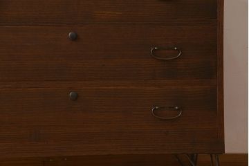 レトロ家具　昭和レトロ　ヒノキ材製天板　シンプルさが魅力の鉄脚ローボード(ローチェスト)(1)