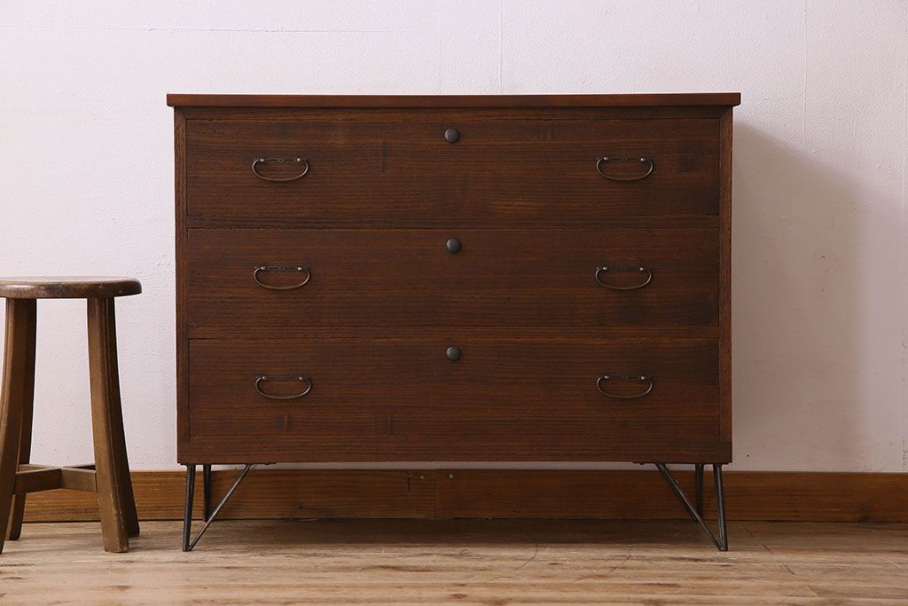 レトロ家具　昭和レトロ　ヒノキ材製天板　シンプルさが魅力の鉄脚ローボード(ローチェスト)(1)