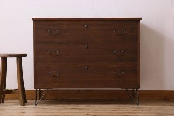 レトロ家具　昭和レトロ　ヒノキ材製天板　シンプルさが魅力の鉄脚ローボード(ローチェスト)(1)