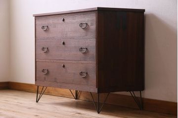 レトロ家具　昭和レトロ　ヒノキ材製天板　シンプルさが魅力の鉄脚ローボード(ローチェスト)(1)