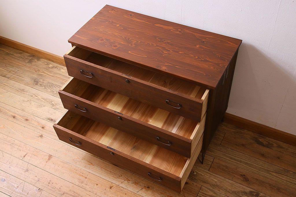 レトロ家具　昭和レトロ　ヒノキ材製天板　シンプルさが魅力の鉄脚ローボード(ローチェスト)(1)