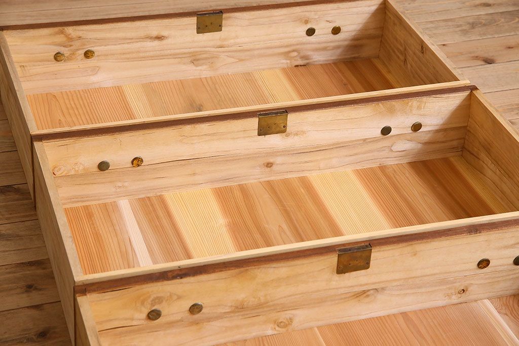 レトロ家具　昭和レトロ　ヒノキ材製天板　シンプルさが魅力の鉄脚ローボード(ローチェスト)(1)