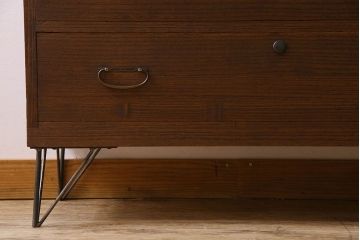 レトロ家具　昭和レトロ　ヒノキ材製天板　シンプルさが魅力の鉄脚ローボード(ローチェスト)(1)