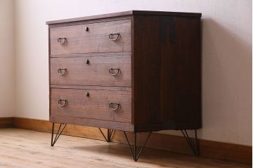 レトロ家具　昭和レトロ　ヒノキ材製天板　シンプルさが魅力の鉄脚ローボード(ローチェスト)(2)