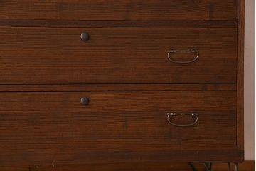 レトロ家具　昭和レトロ　ヒノキ材製天板　シンプルさが魅力の鉄脚ローボード(ローチェスト)(2)
