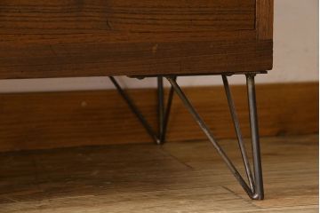 レトロ家具　昭和レトロ　ヒノキ材製天板　シンプルさが魅力の鉄脚ローボード(ローチェスト)(2)