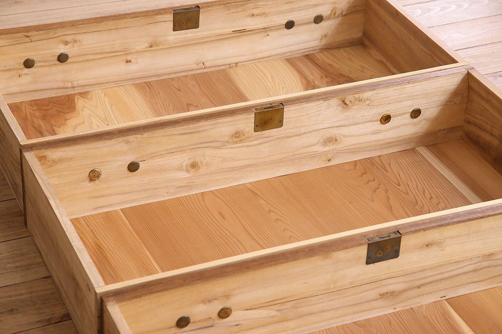 レトロ家具 昭和レトロ ヒノキ材製天板 シンプルさが魅力の鉄脚ローボード(ローチェスト)(2)